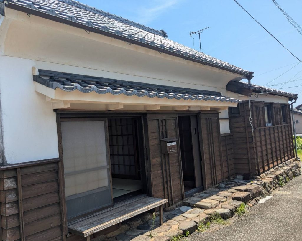 古民家の外観、縁側